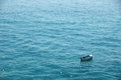 Florida Man On Meth Steals Boat Then Stalls Out In Middle Of Lake